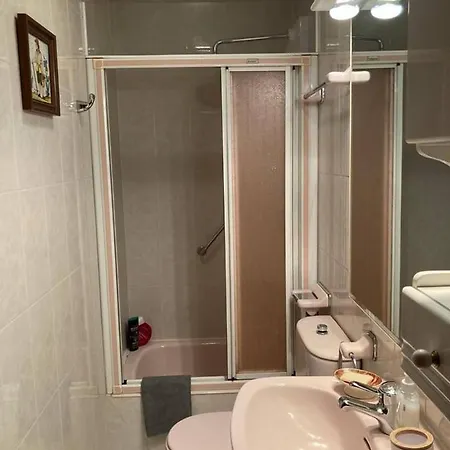Modern In Central דירה *